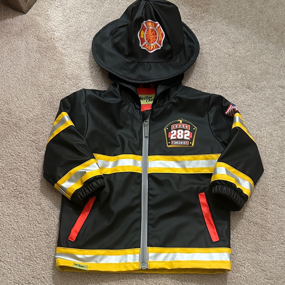 Western Chief Boy’s F.D.U.S.A Fire Chief Raincoat Jacket and Hat Set - Picture 3 of 9